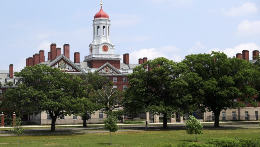 Trump Bekukan USD 2,2 Miliar di Harvard: Dampak Kebijakan Terhadap Universitas Terkemuka