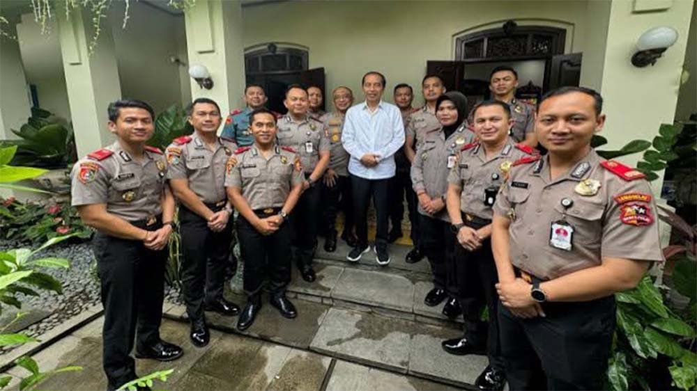 Kunjungan Sespimmen Polri ke Jokowi di Solo: Antara Tradisi dan Kontroversi?