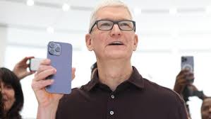 Bos Apple Janji Harga iPhone Tak Naik meski 'Dihajar' Tarif Trump