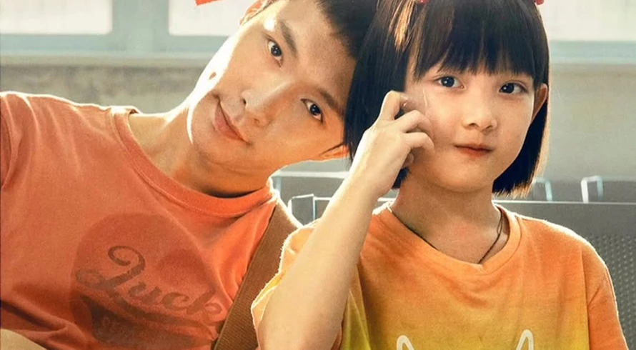 Lay EXO Bintangi