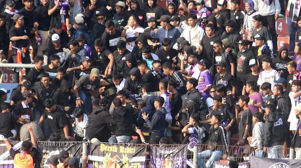 5 Kericuhan Sepak Bola Indonesia di 2025: Terbaru Arema FC vs Persik